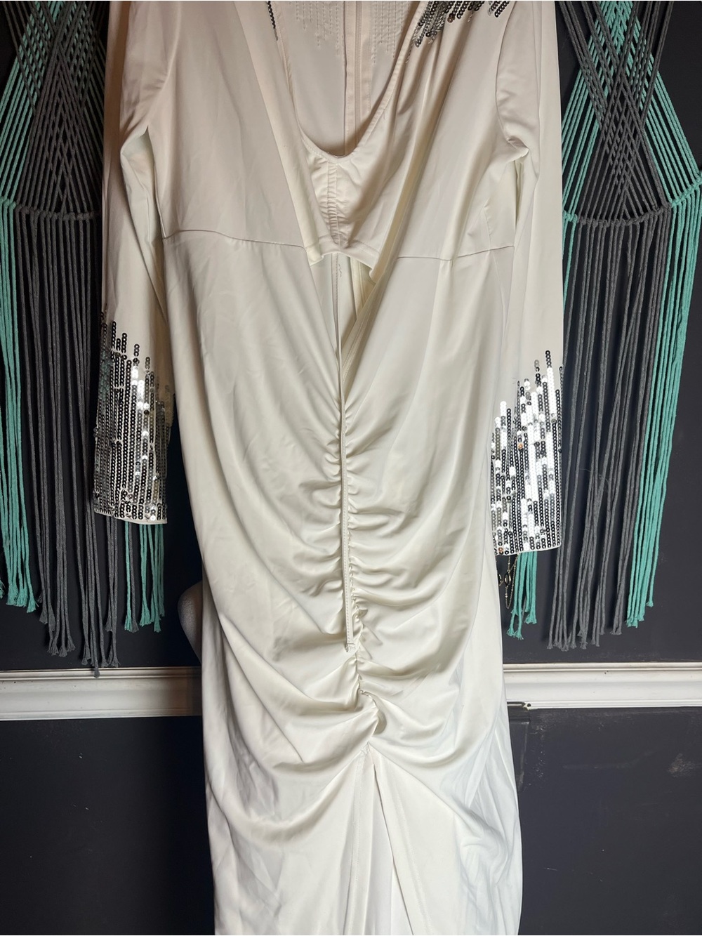 Fashion to Figure Size 1 (size 14/16) White and Sequin Dress - Picture 10 of 11